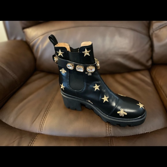 Embroidered leather ankle boot with one belt - Picture 4 of 15